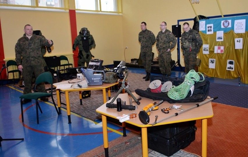 Żołnierze z malborskiej jednostki wojskowej odwiedzają szkoły