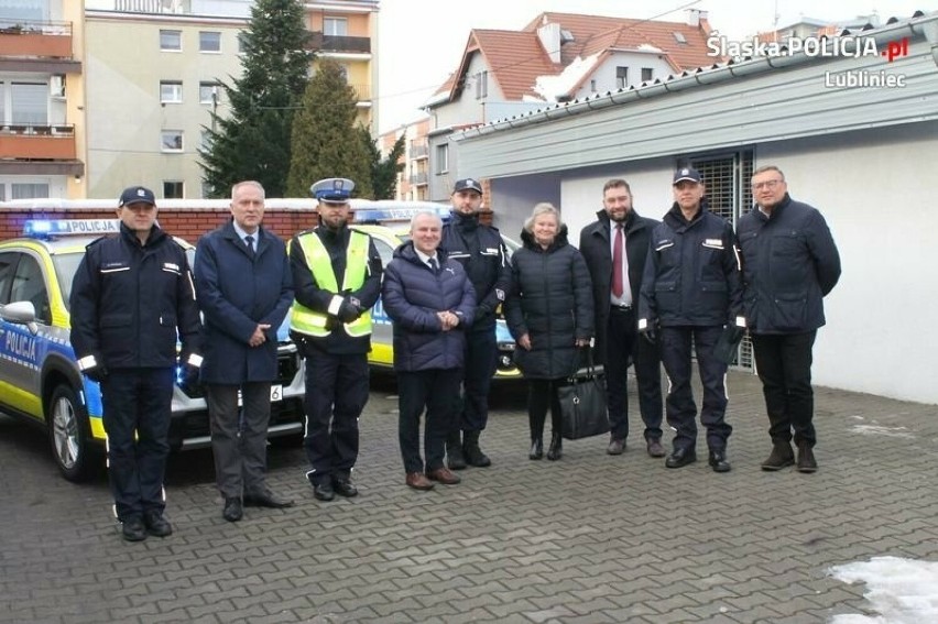 Nowe radiowozy trafiły do policji w Lublińcu. To pojazdy już w nowych barwach