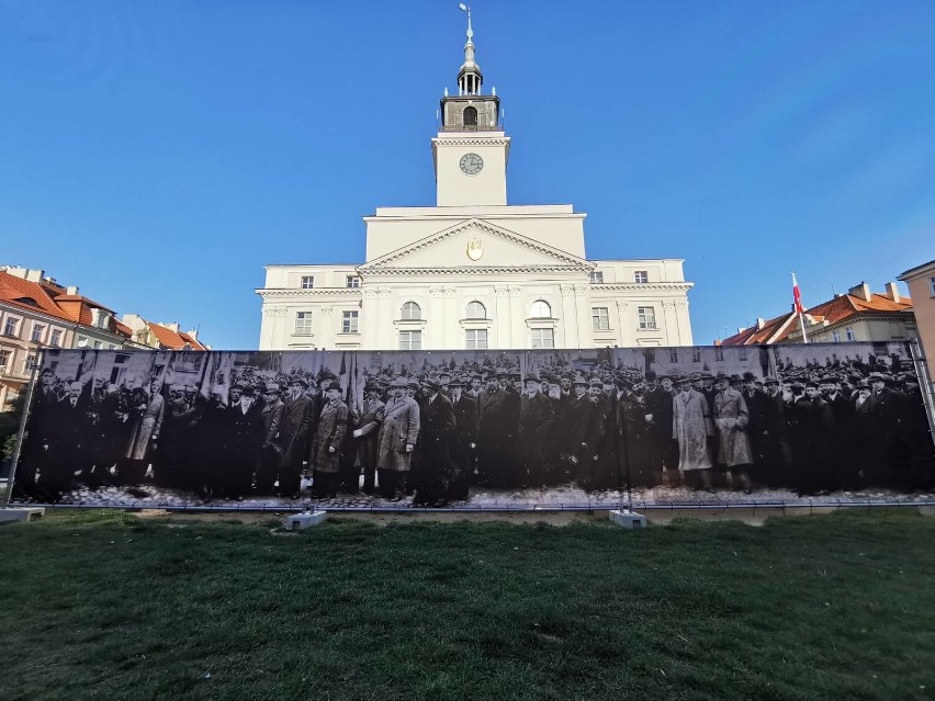 Wystawa archiwalnych zdjęć "Patrząc" na Głównym Rynku w...