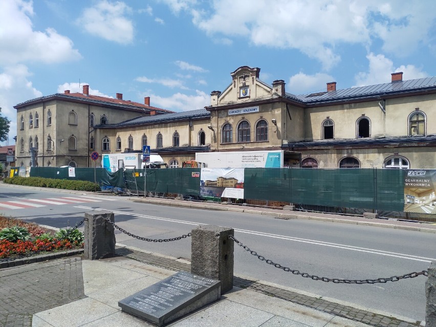 Dworzec kolejowy w Czechowicach-Dziedzicach w trakcie...