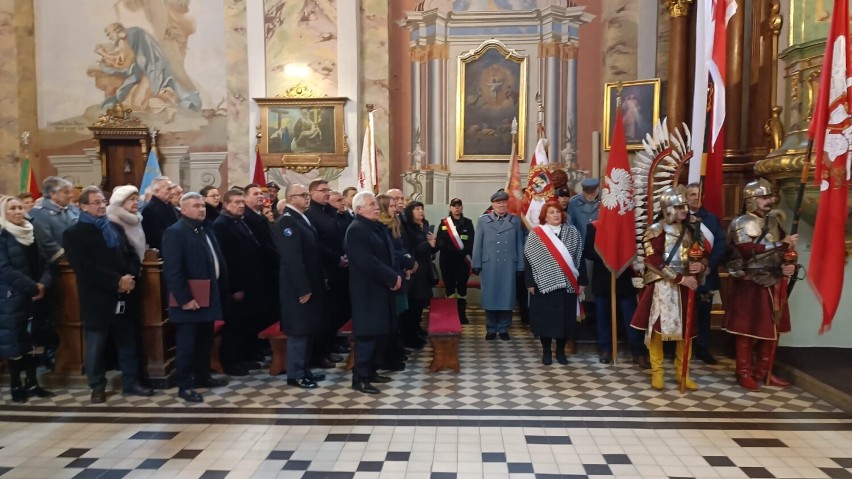 Pierwszy w Polsce okazały pomnik hetmana Stanisława Żółkiewskiego stanął w  Żółkiewce. Zobacz zdjęcia