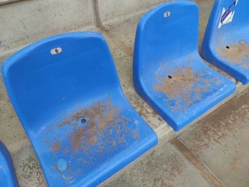 Tak wyglądały krzesełka na Motoarenie przed meczem z Wilkami