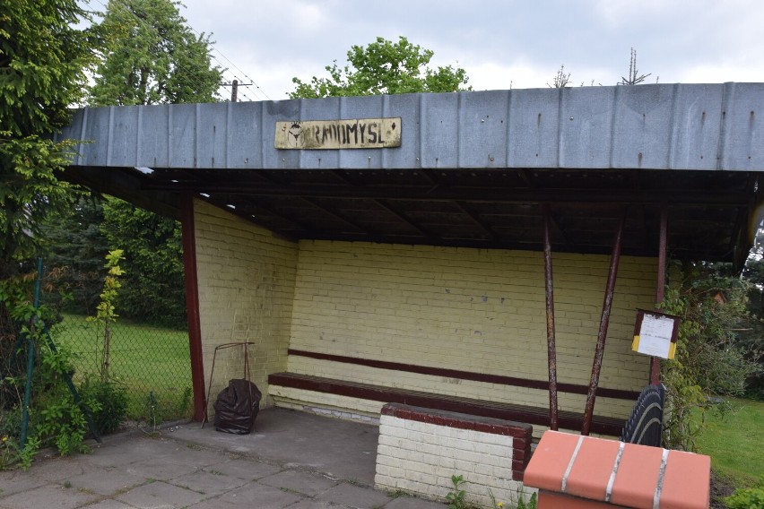 Smutny widok, opuszczony przystanek autobusowy w Radomyślu,...