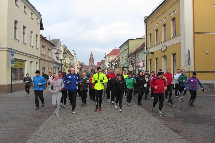 Grodzisk. Ponad 70 osób wzięło udział w biegu noworocznym ulicami miasta