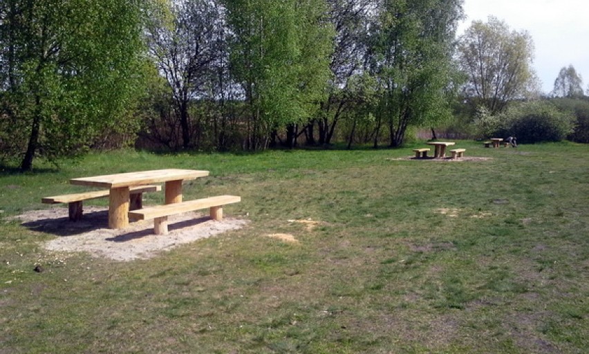 Drewniane stoły i siedziska. Na Kijewie powstała nowa polana [zdjęcia]