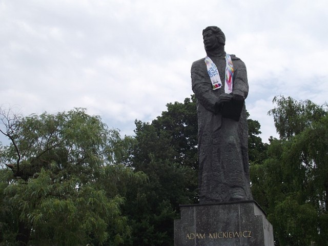 Adam Mickiewicz, pomnik adama mickiewicza