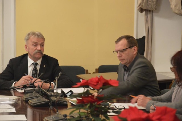 jedynymz przypadków naczelnik Michalak (z prawej) odstąpił od postępowania oferowego bez zgody burmistrza Łowicza (z lewej)
