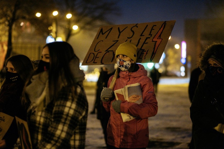 Pabianice. Kolejny Strajk Kobiet w Pabianicach. Pabianiczanie zbiorą się na Starym Rynku