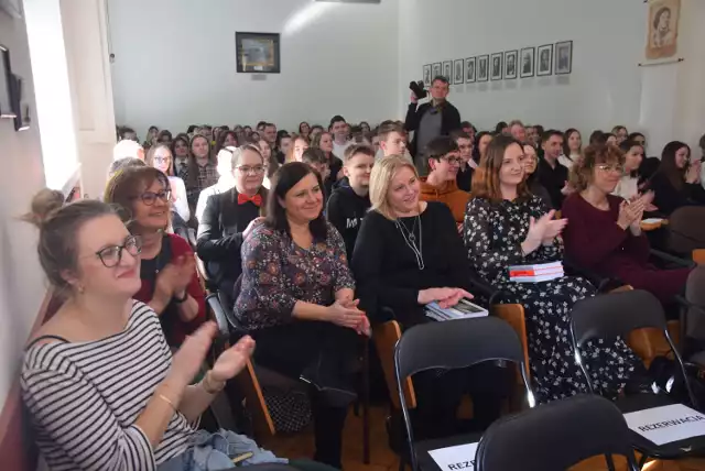 Michał Rusinek gościem II LO w Kaliszu z okazji Międzynarodowego Dnia Języka Ojczystego