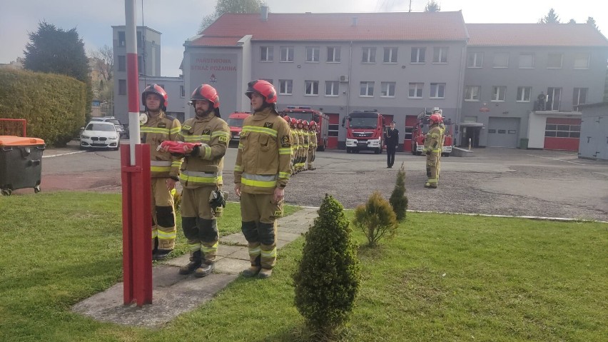 Elbląg, Pasłęk. Biało-czerwona nad strażą pożarną