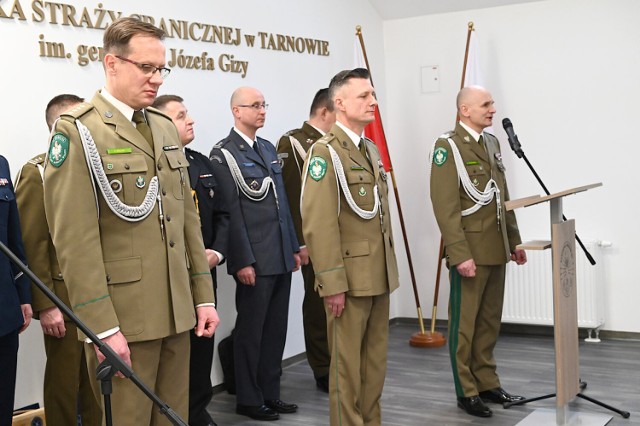 3 lutego w komendzie SG w Tarnowie odbyło się uroczyste pożegnanie ppłk Pawła Grabarka oraz  przekazanie obowiązków Komendanta Placówki Straży Granicznej w Tarnowie kpt Pawłowi Wolakowi