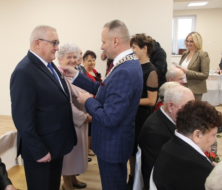 7 małżeństw z gminy Bobrowniki zostało odznaczonych medalami [zdjęcia]