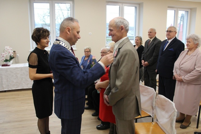 7 małżeństw z gminy Bobrowniki zostało odznaczonych medalami [zdjęcia]