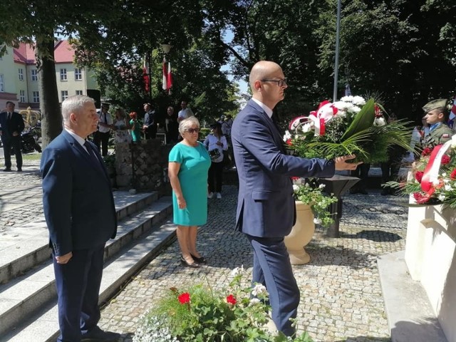Powiat Sandomierski reprezentowali wicestarosta Paweł Niedźwiedź  w środku oraz członkowie zarządu powiatu Grażyna Szklarska i Ryszard Nagórny.