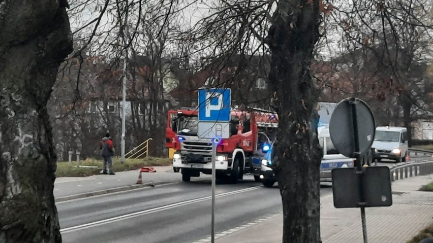 Ciężko ranny kierowca osobówki był reanimowany na miejscu.