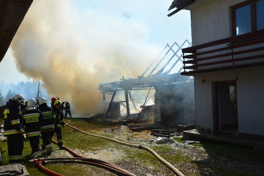 Chyżne. Pożar domu jednorodzinnego i gospodarczego [ZDJĘCIA]