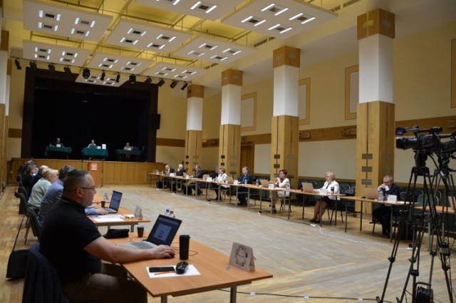 Sierpniową sesję Rady Miasta Hajnówka zdominował temat ogrzewania i Przedsiębiorstwa Energetyki Cieplnej.
