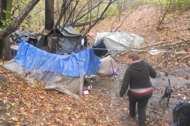 Obozowiska bezdomnych w Jastrzębiu: ks. Popiełuszki