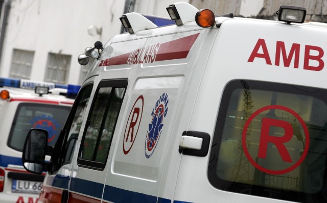 Wypadek busa w Niedźwiadzie. 7 osób w szpitalu