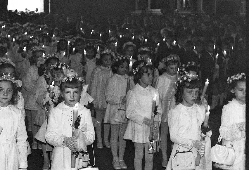Sieradz lat 60.Pierwsza Komunia Święta w kolegiacie.