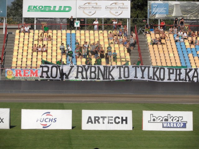 Taki transparent wywiesili fanatycy Energetyka ROW Rybnik. Mogło być gorąco.