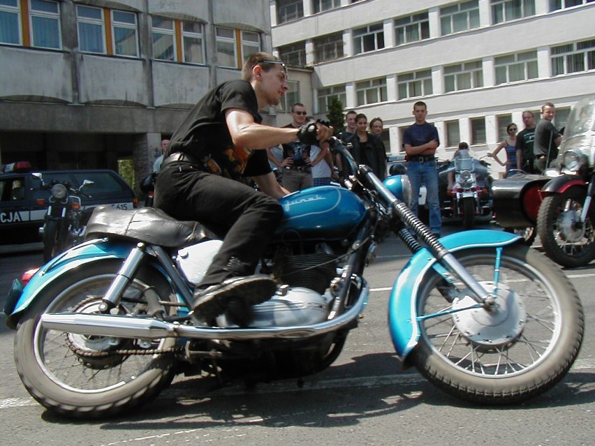 Motocyklowe zloty w Sieradzu 20 lat temu. Pamiętacie? (zdjęcia)