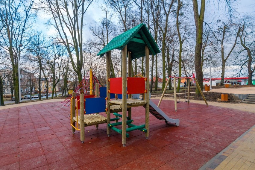 Kwidzyn: Park przy ul. Mostowej już po remoncie. Powstały plac zabaw i fontanna [ZDJĘCIA]