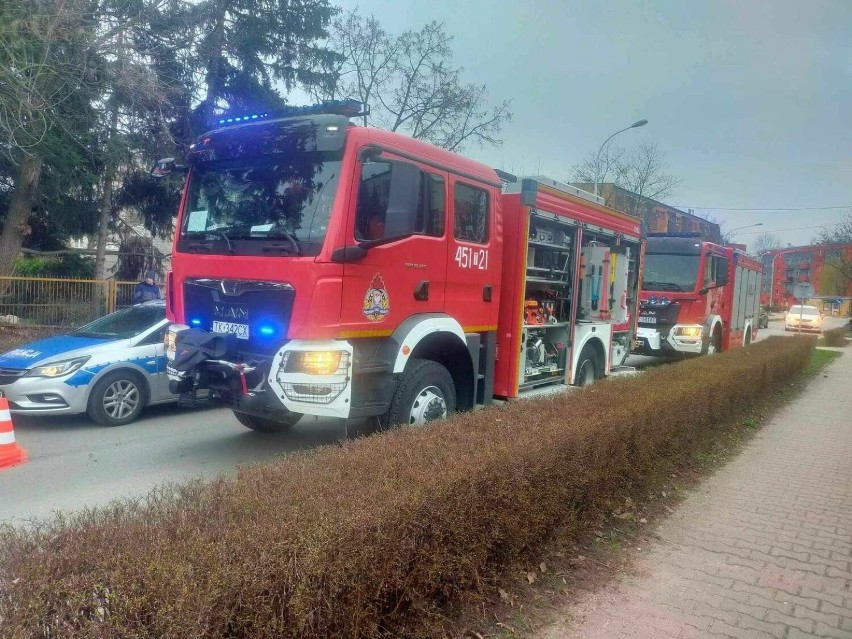 Wypadek na skrzyżowaniu w Ostrowcu. Dwie osoby zabrane do szpitala