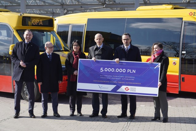 CPK przekazał 5 mln zł na zakup autobusów na Mazowszu. Na drogi wyruszą w 2024 roku