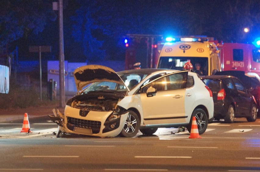 Wypadek na skrzyżowaniu alei Wojska Polskiego z Poznańską....