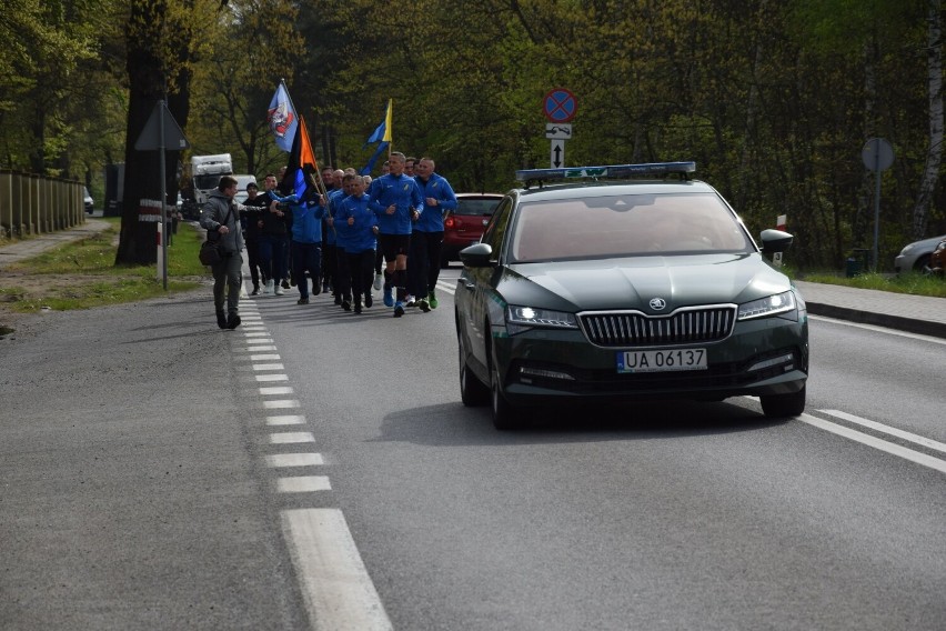 Sztafeta pokonała ponad 420 km i przybiegła do Żagania 19...