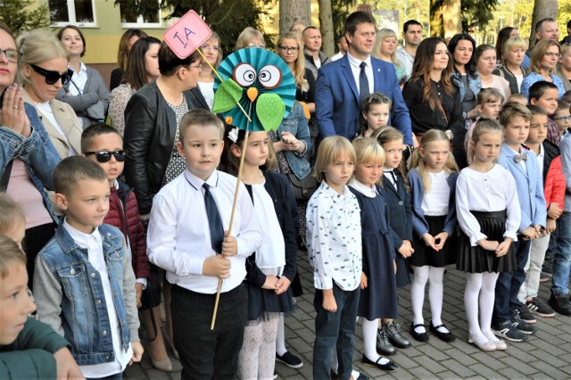 1 września rozpoczął się rok szkolny 2021/22. Na zdjęciu - uczniowie SP 5 w Goleniowie