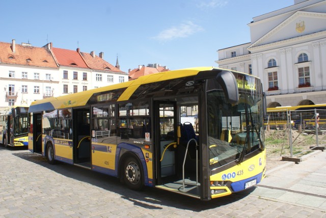 Niedawno nowe autobusy KLA były prezentowane mieszkańcom