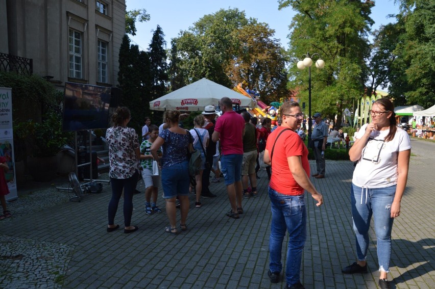 Pakosław. Festiwal Familijny Smaków i Rękodzieła Wielkopolski w przy pałacu Pakosławiu. Smacznie, zdrowo i rodzinnie