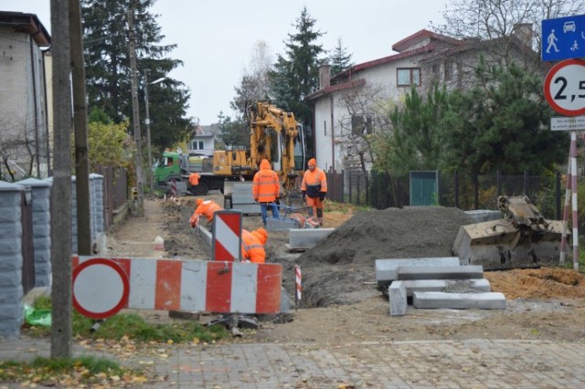 Na osiedlu Karsznice w Zduńskiej Woli kontynuowane są drogowe inwestycje. Kolejne planowane są na przyszły rok