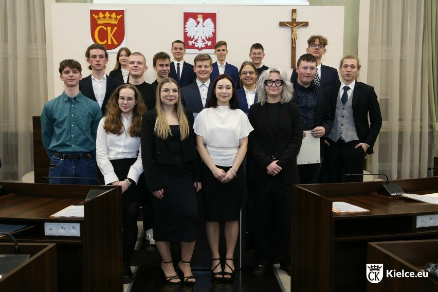 Radni Młodzieżowej Rady Miasta Kielce spotkali się na...