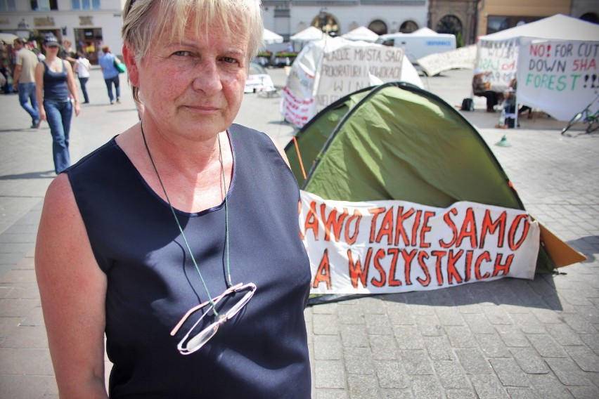 Kraków: trwa protest na Rynku [ZDJĘCIA]