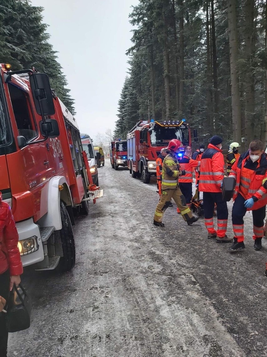 Śmiertelny wypadek w Muszynce. Tragedia na drodze przy granicy polsko-słowackiej. Jedna osoba nie żyje, trzy są ranne [ZDJĘCIA]