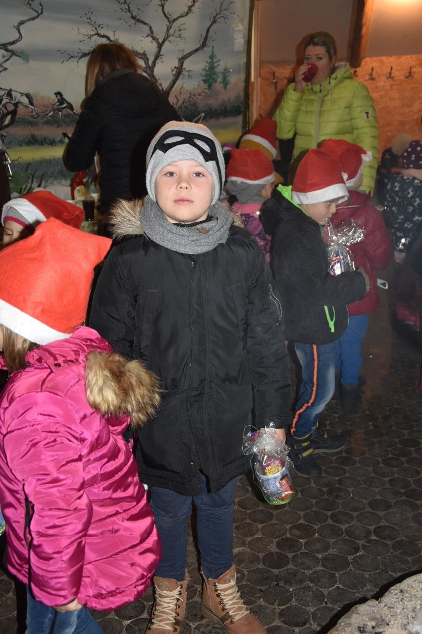 Dzieci z przedszkola w Konopnicy spędziły Mikołajki w Leśniczówce „Przepiórka” w Prądzewie
