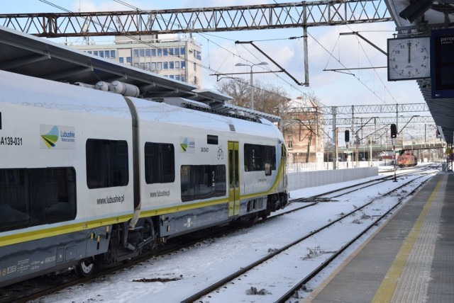 W ramach modernizacji magistrali nadodrzańskiej planowane są dwa dodatkowe przystanki kolejowe w Zielonej Górze i dodatkowy czwarty peron.