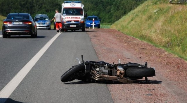 Wypadek w Jastrzębiu. 28-letni motocyklista poważnie ranny po zderzeniu z ciężarówką na Drodze Głównej Południowej