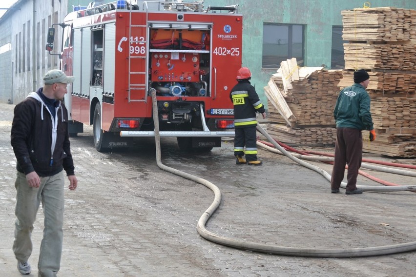 Pożar zakładu Ex-Pro w Wałdowie. Zagrożenie neutralizowało...