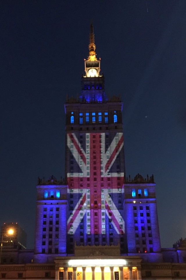 Na Pałacu Kultury wyświetlono flagę Wielkiej Brytanii. Tyle, że z fatalnym błędem