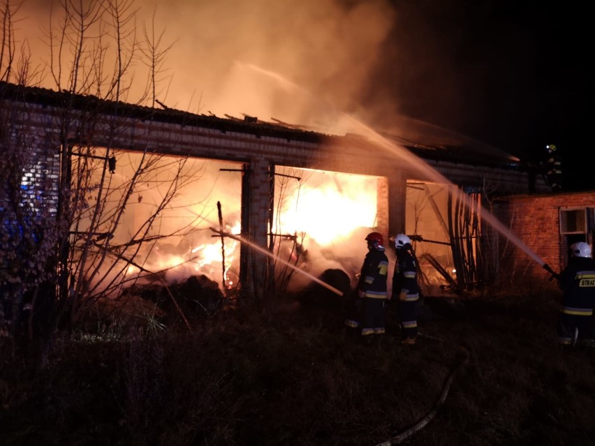 Dwa pożary w gminie Szadek. Paliły się budynki w Szadku i Sikucinie [zdjęcia]