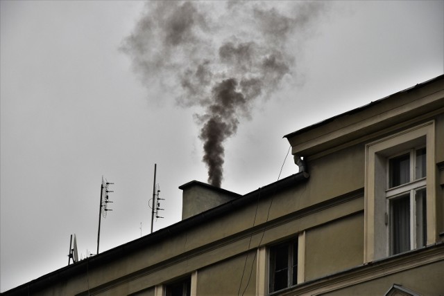 Smog w Opolu. Radni zalecają prezydentowi miasta poszerzenie systemu monitoringu jakości powietrza.