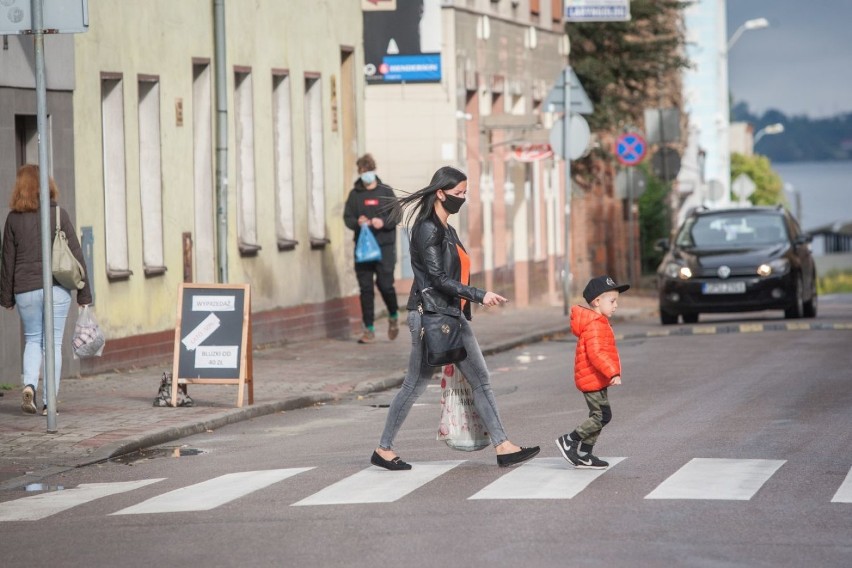 Koronawirus i Puck w maseczkach: czerwona strefa w powiecie...