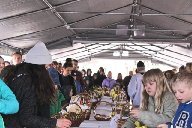 W zeszłym roku wielu sanoczan przybyło na sanocki rynek, by  poświęcić pokarmy