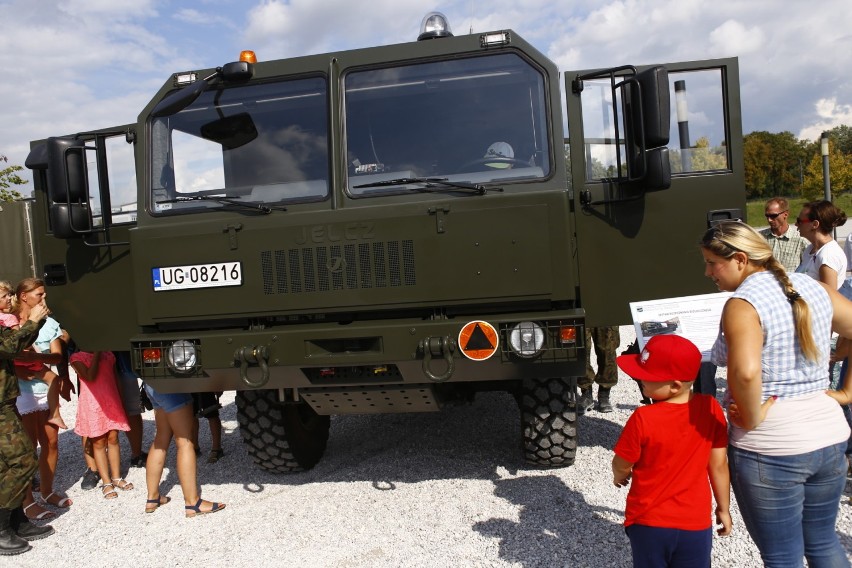 Żołnierski Piknik Święto Wojska Polskiego 2018. Zobaczymy czołgi i zjemy grochówkę [ZDJĘCIA]