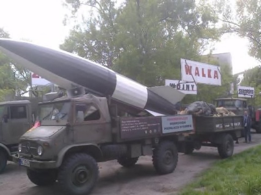 Sosnowiec: Kolumna pojazdów militarnych przejeżdża przez miasto