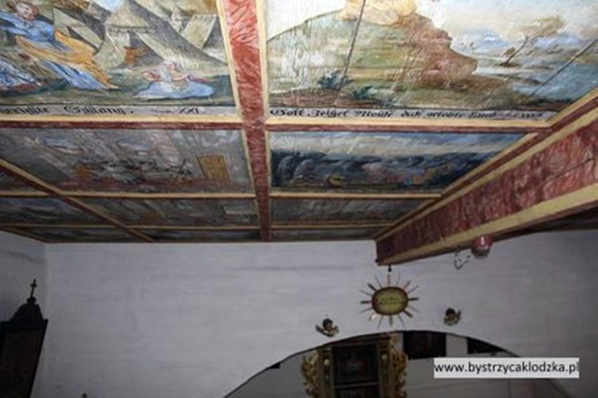 W drewnianym kościele w Zalesiu odnowiono kolejne freski 